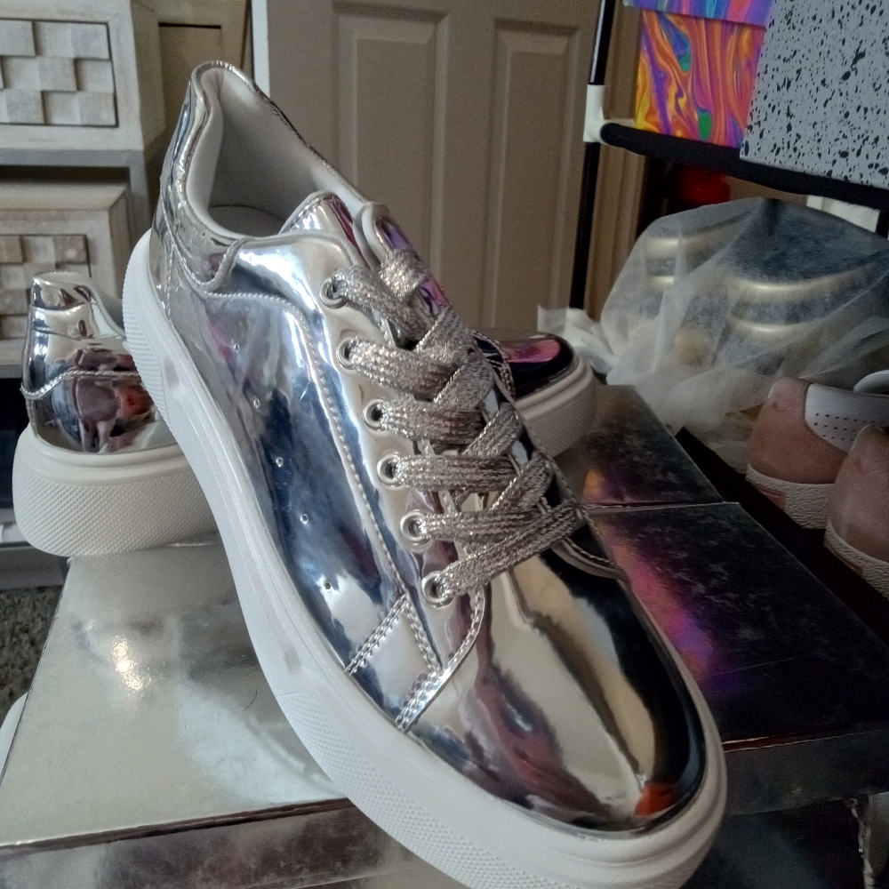 ❤️Metallic sneaker